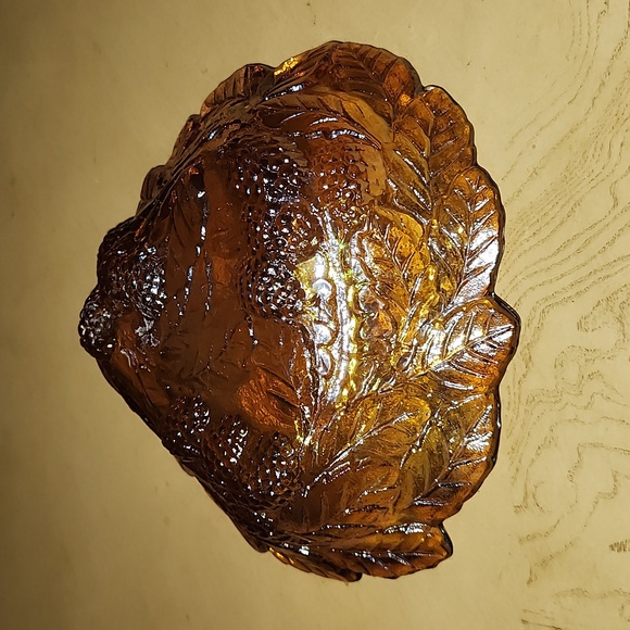 Vintage Amber Iridescent Carnival Glass Grape Pattern Bowl Dish 7" Diameter - Picture 3 of 7